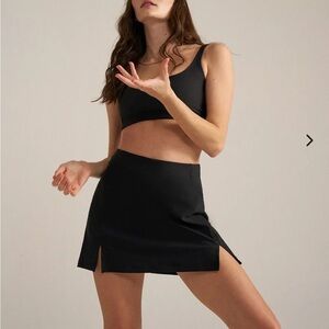 Outdoor voices warmup 2.5” skirt